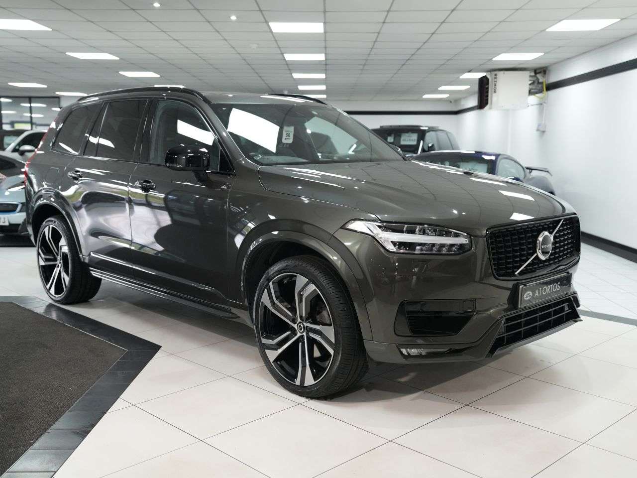 A 2022 VOLVO XC90 2.0 B5 MHEV R-Design SUV 5dr Diesel Hybrid Auto 4WD Euro 6 (s/s) (235 ps) 1 A 2022 VOLVO XC90 2.0 B5 MHEV R-Design SUV 5dr Diesel Hybrid Auto 4WD Euro 6 (s/s) (235 ps) 1