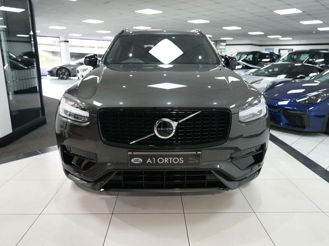 A 2022 VOLVO XC90 2.0 B5 MHEV R-Design SUV 5dr Diesel Hybrid Auto 4WD Euro 6 (s/s) (235 ps) 1 A 2022 VOLVO XC90 2.0 B5 MHEV R-Design SUV 5dr Diesel Hybrid Auto 4WD Euro 6 (s/s) (235 ps) 1