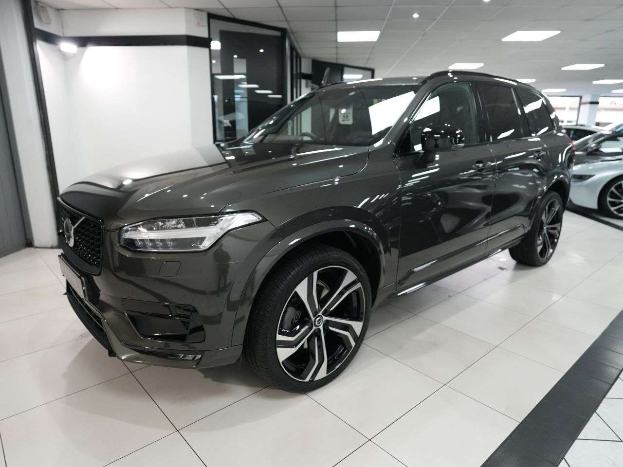 A 2022 VOLVO XC90 2.0 B5 MHEV R-Design SUV 5dr Diesel Hybrid Auto 4WD Euro 6 (s/s) (235 ps) 1 A 2022 VOLVO XC90 2.0 B5 MHEV R-Design SUV 5dr Diesel Hybrid Auto 4WD Euro 6 (s/s) (235 ps) 1