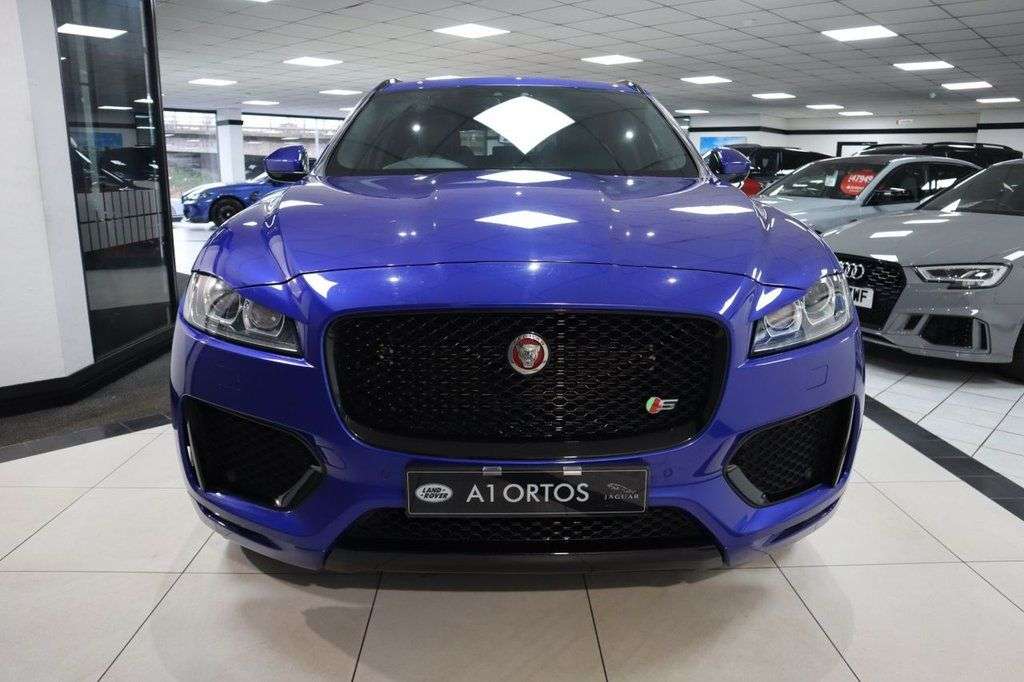A 2019 JAGUAR F-PACE 3.0 D300 V6 S SUV 5dr Diesel Auto AWD Euro 6 (s/s) (300 ps) FULL SERVICE HI A 2019 JAGUAR F-PACE 3.0 D300 V6 S SUV 5dr Diesel Auto AWD Euro 6 (s/s) (300 ps) FULL SERVICE HI