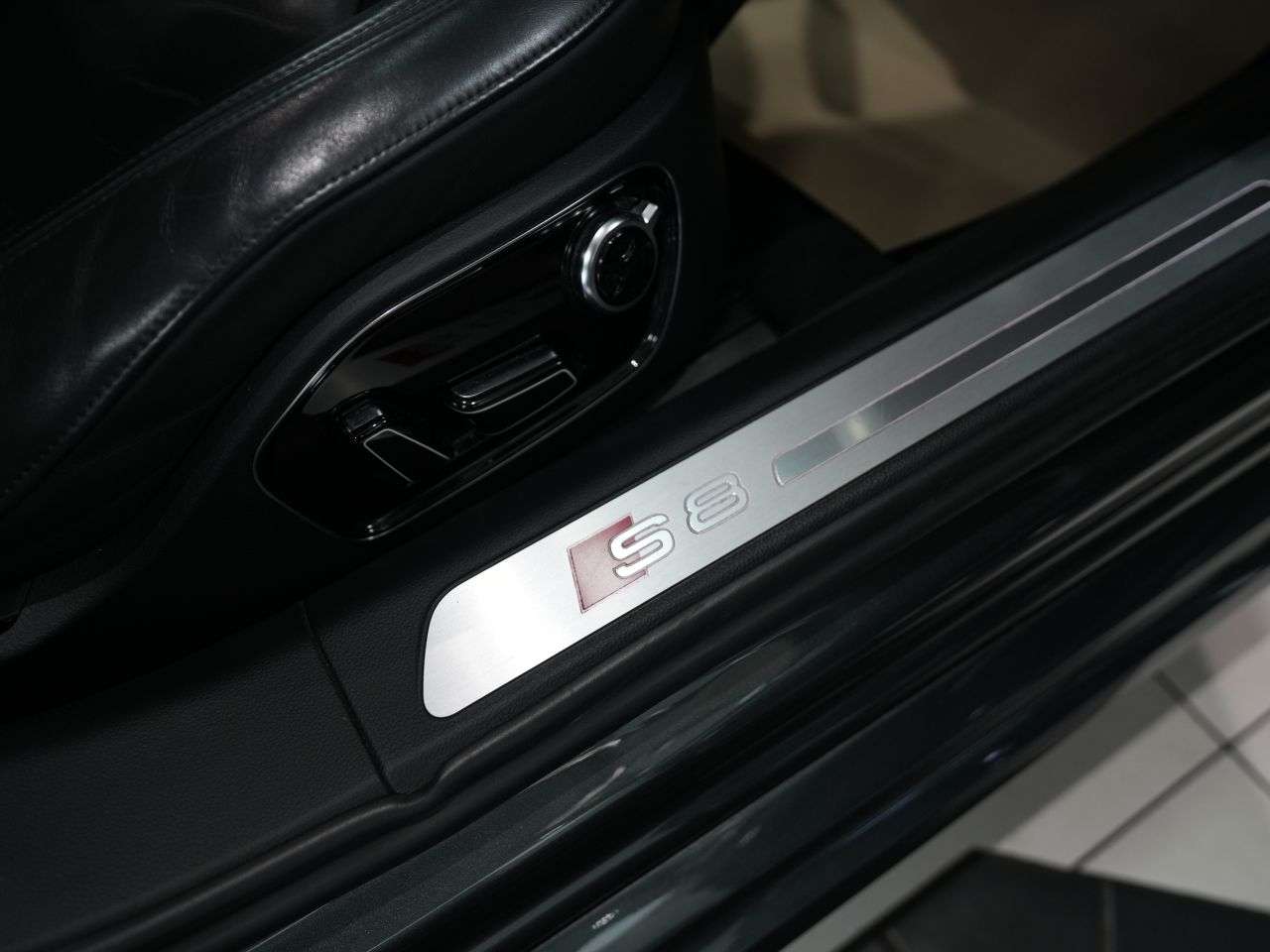 2015 AUDI S8 2015 AUDI S8
