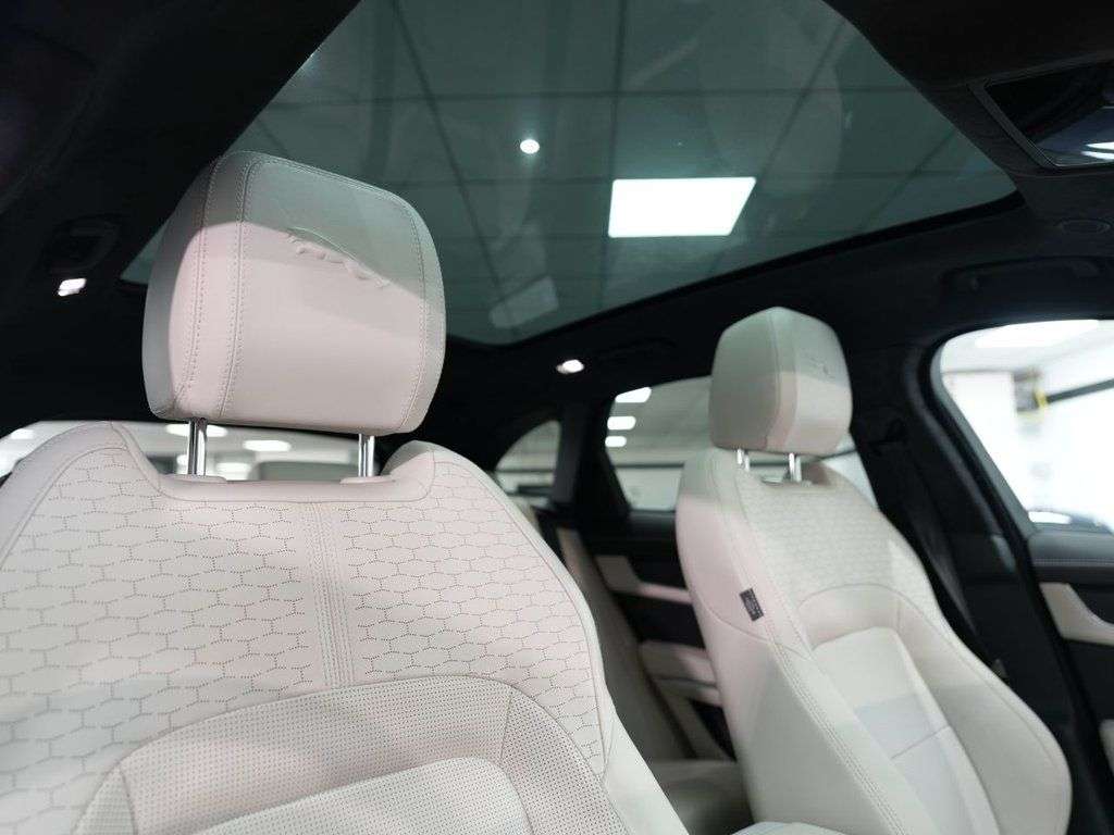 A 2023 JAGUAR F-PACE 2.0 D200 MHEV R-Dynamic SE Black SUV 5dr Diesel Auto AWD Euro 6 (s/s) (204 A 2023 JAGUAR F-PACE 2.0 D200 MHEV R-Dynamic SE Black SUV 5dr Diesel Auto AWD Euro 6 (s/s) (204