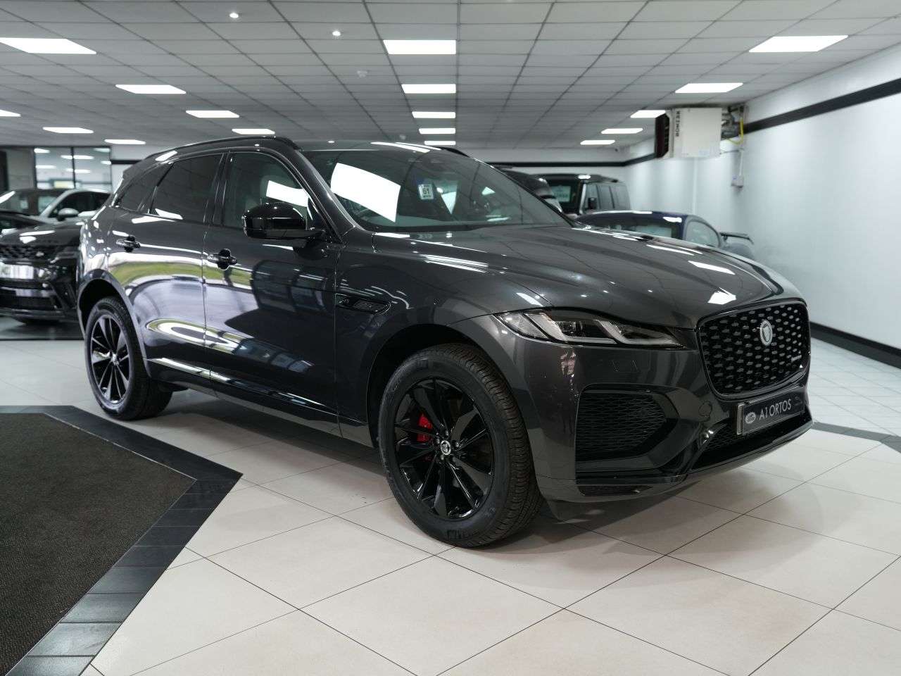 A 2023 JAGUAR F-PACE 2.0 D200 MHEV R-Dynamic SE Black SUV 5dr Diesel Auto AWD Euro 6 (s/s) (204 A 2023 JAGUAR F-PACE 2.0 D200 MHEV R-Dynamic SE Black SUV 5dr Diesel Auto AWD Euro 6 (s/s) (204