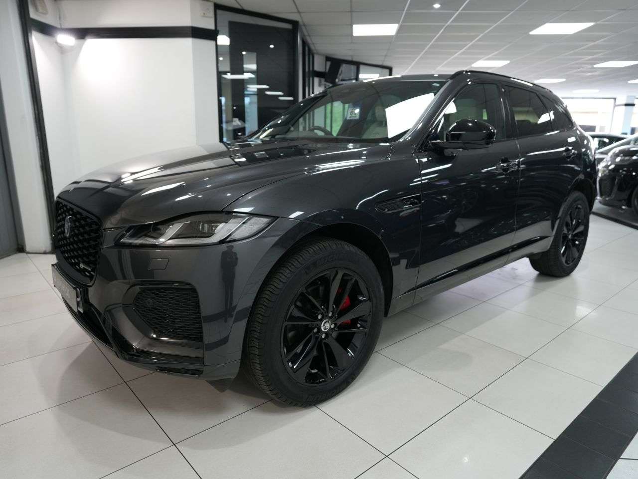 A 2023 JAGUAR F-PACE 2.0 D200 MHEV R-Dynamic SE Black SUV 5dr Diesel Auto AWD Euro 6 (s/s) (204 A 2023 JAGUAR F-PACE 2.0 D200 MHEV R-Dynamic SE Black SUV 5dr Diesel Auto AWD Euro 6 (s/s) (204