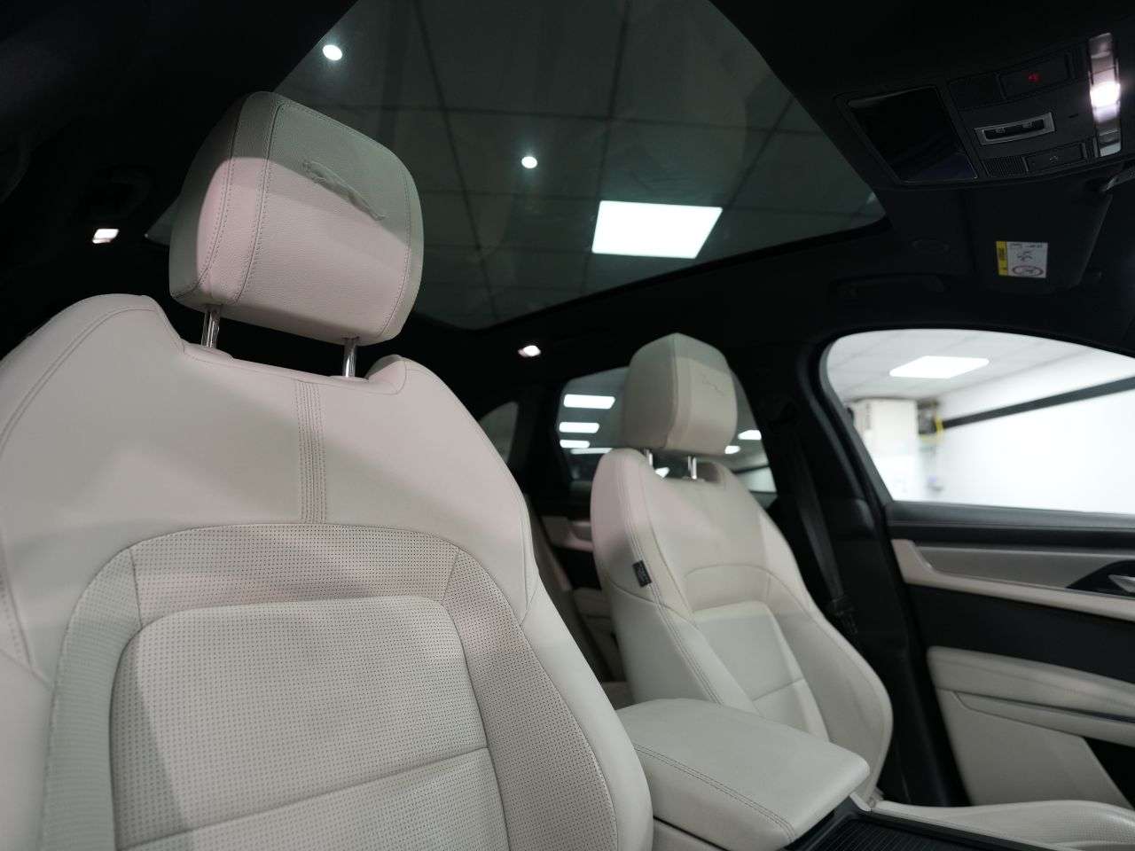 A 2023 JAGUAR F-PACE 2.0 D200 MHEV R-Dynamic SE Black SUV 5dr Diesel Auto AWD Euro 6 (s/s) (204 A 2023 JAGUAR F-PACE 2.0 D200 MHEV R-Dynamic SE Black SUV 5dr Diesel Auto AWD Euro 6 (s/s) (204