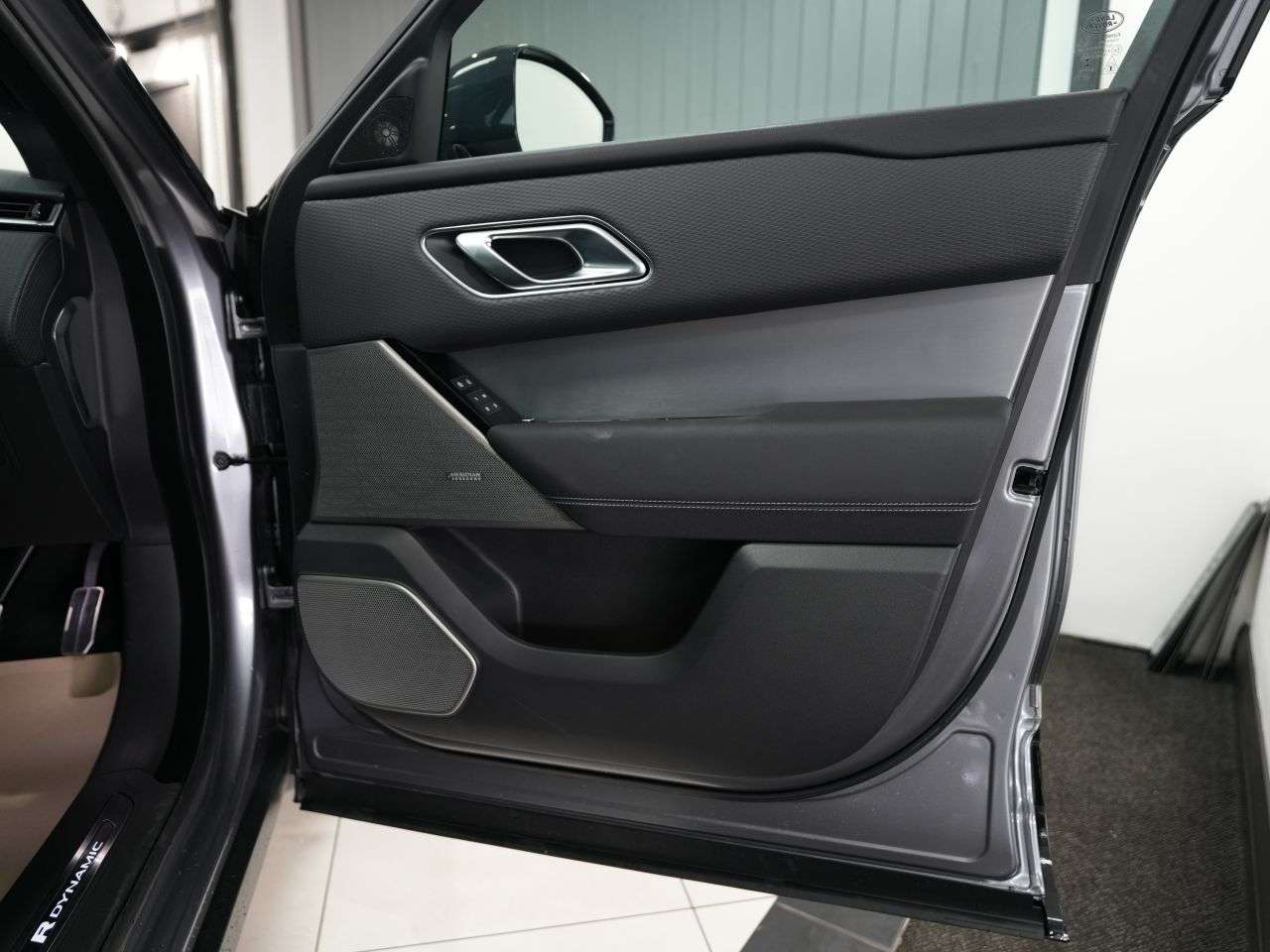 2023 LAND ROVER RANGE ROVER VELAR 2023 LAND ROVER RANGE ROVER VELAR