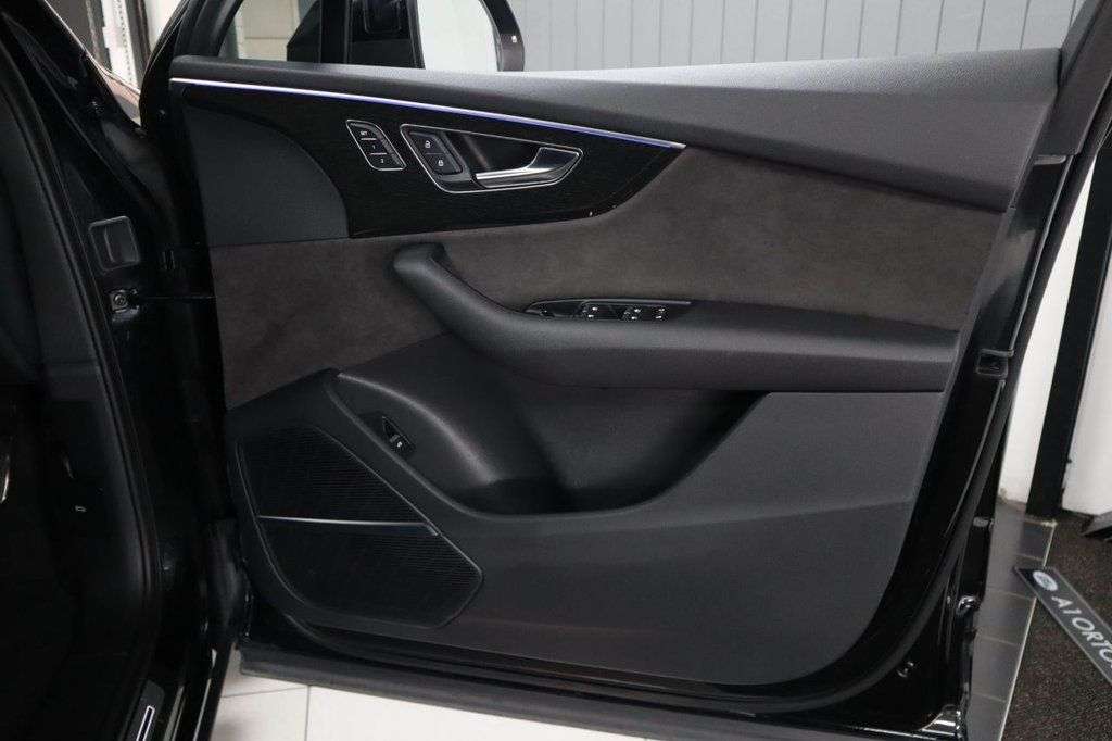 2023 AUDI SQ7 2023 AUDI SQ7