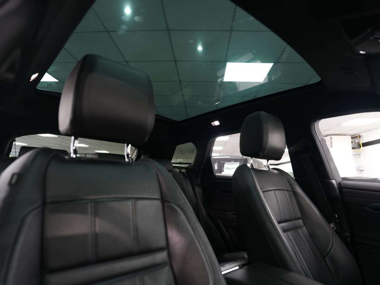 A 2022 LAND ROVER RANGE ROVER EVOQUE 2.0 D200 MHEV Edition SUV 5dr Diesel Auto 4WD Euro 6 (s/s) (204 ps) 1 OWNER A 2022 LAND ROVER RANGE ROVER EVOQUE 2.0 D200 MHEV Edition SUV 5dr Diesel Auto 4WD Euro 6 (s/s) (204 ps) 1 OWNER