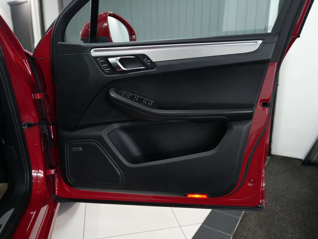 2018 PORSCHE MACAN 2018 PORSCHE MACAN