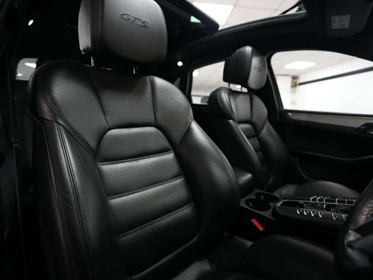 2018 PORSCHE MACAN 2018 PORSCHE MACAN