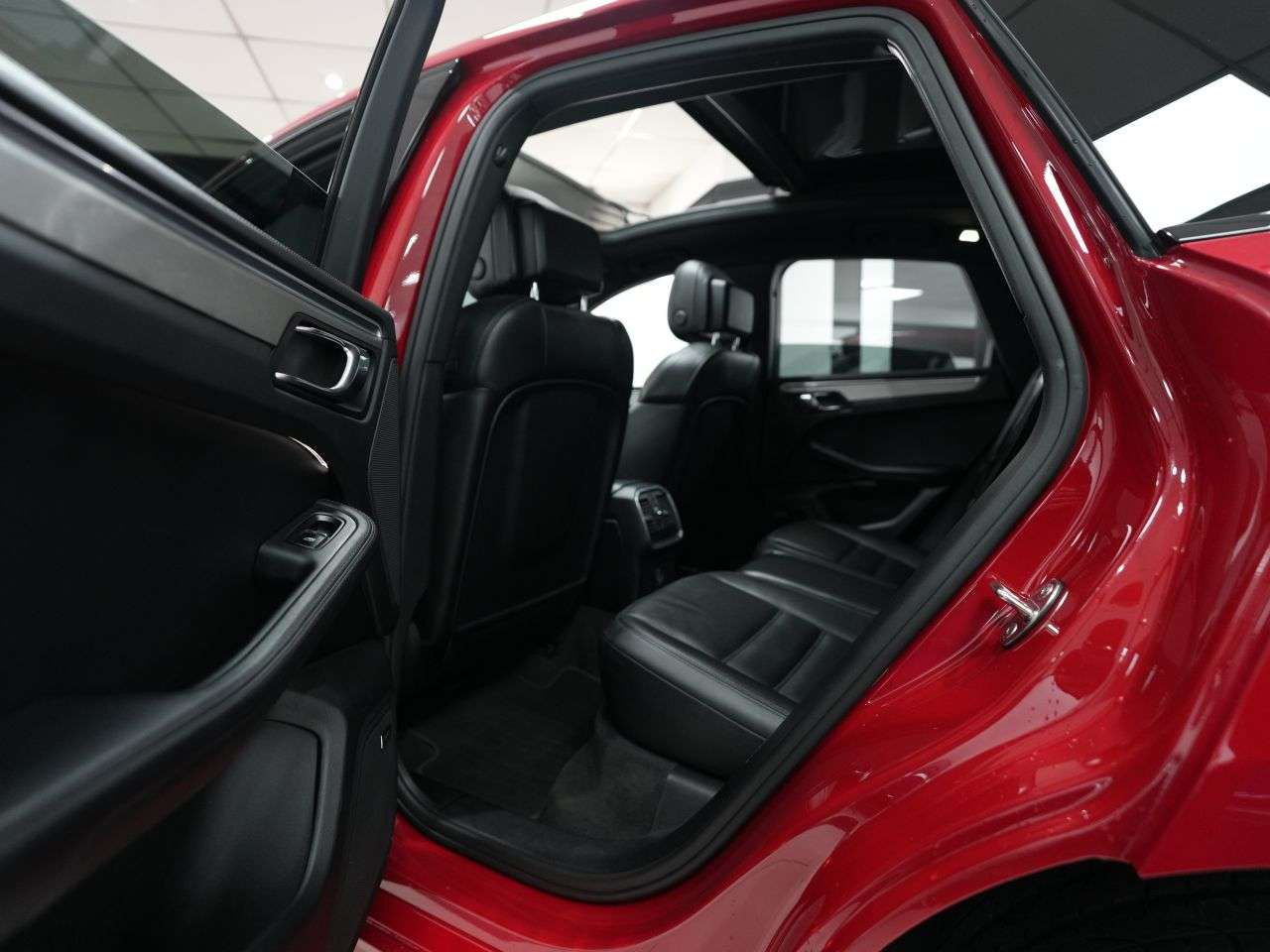 2018 PORSCHE MACAN 2018 PORSCHE MACAN