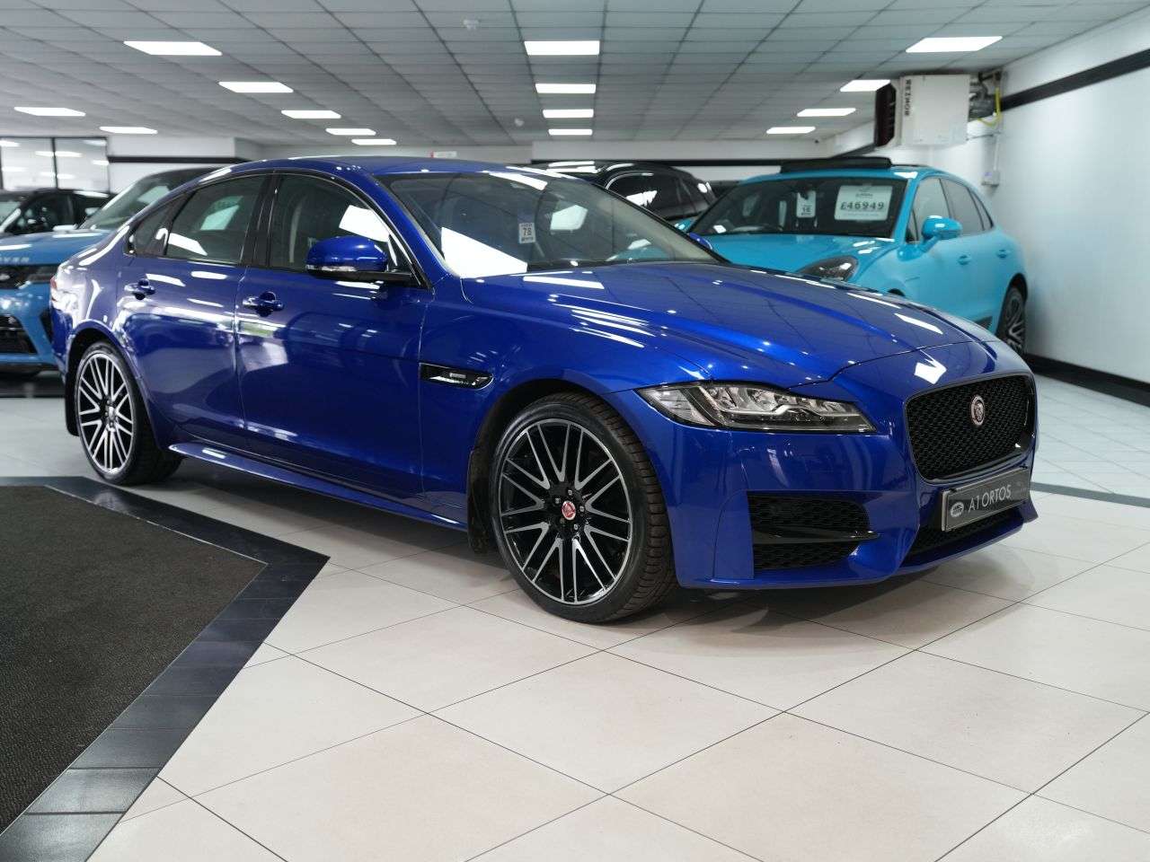 A 2019 JAGUAR XF D R-SPORT AWD A 2019 JAGUAR XF D R-SPORT AWD