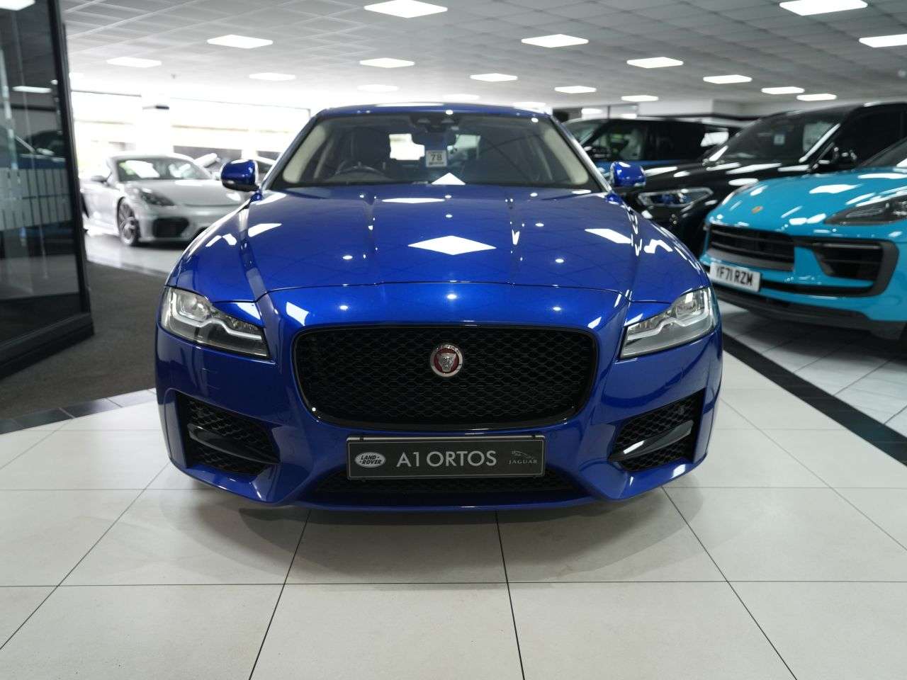 A 2019 JAGUAR XF D R-SPORT AWD A 2019 JAGUAR XF D R-SPORT AWD
