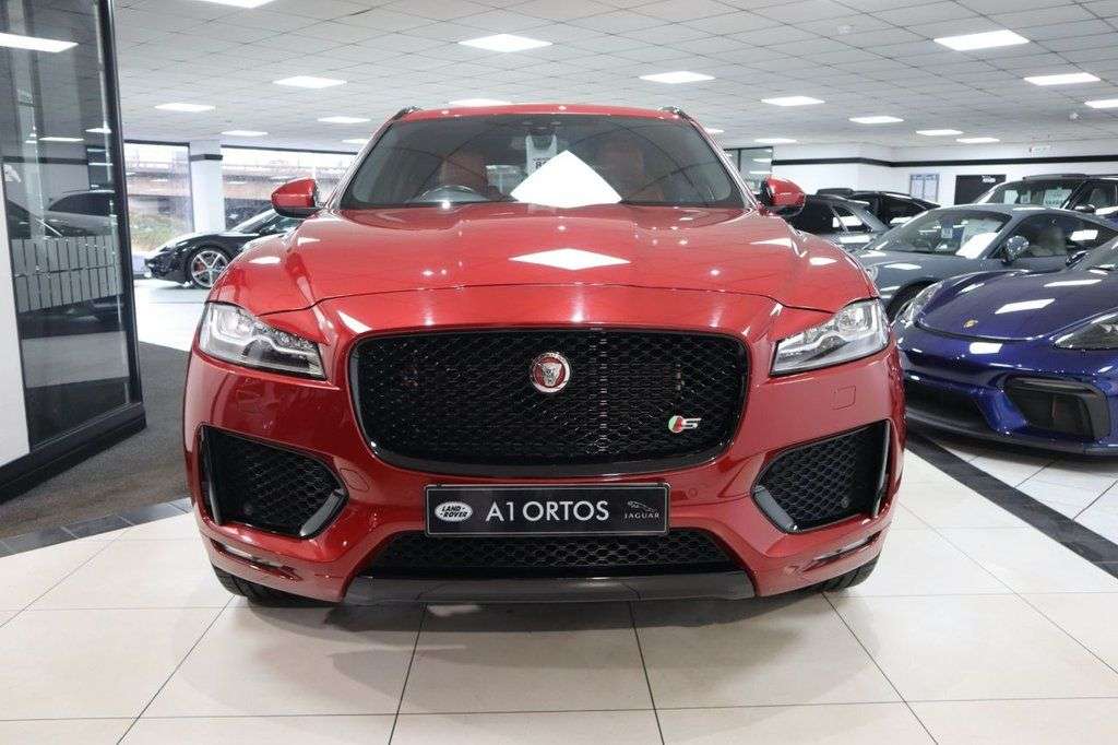 A 2018 JAGUAR F-PACE 3.0 D300 V6 S SUV 5dr Diesel Auto AWD Euro 6 (s/s) (300 ps) BEAUTIFUL D300 A 2018 JAGUAR F-PACE 3.0 D300 V6 S SUV 5dr Diesel Auto AWD Euro 6 (s/s) (300 ps) BEAUTIFUL D300