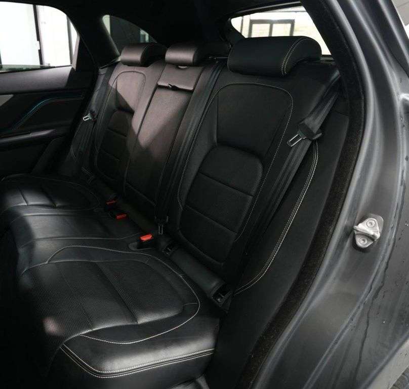 2018 JAGUAR F-PACE 2018 JAGUAR F-PACE