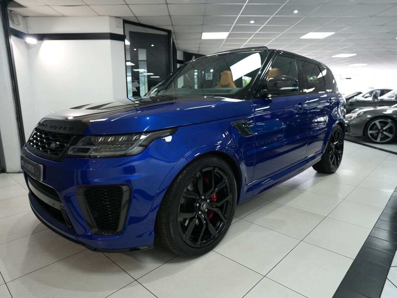 A 2021 LAND ROVER RANGE ROVER SPORT 5.0 P575 V8 SVR Carbon Edition SUV 5dr Petrol Auto 4WD Euro 6 (s/s) (575 ps A 2021 LAND ROVER RANGE ROVER SPORT 5.0 P575 V8 SVR Carbon Edition SUV 5dr Petrol Auto 4WD Euro 6 (s/s) (575 ps