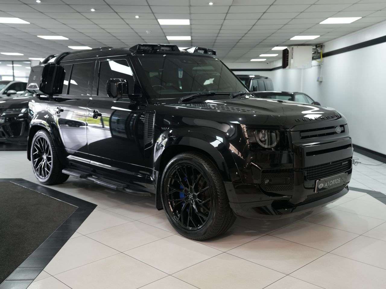 A 2021 LAND ROVER DEFENDER 3.0 D300 MHEV X-Dynamic SE SUV 5dr Diesel Auto 4WD Euro 6 (s/s) (300 ps) AB A 2021 LAND ROVER DEFENDER 3.0 D300 MHEV X-Dynamic SE SUV 5dr Diesel Auto 4WD Euro 6 (s/s) (300 ps) AB
