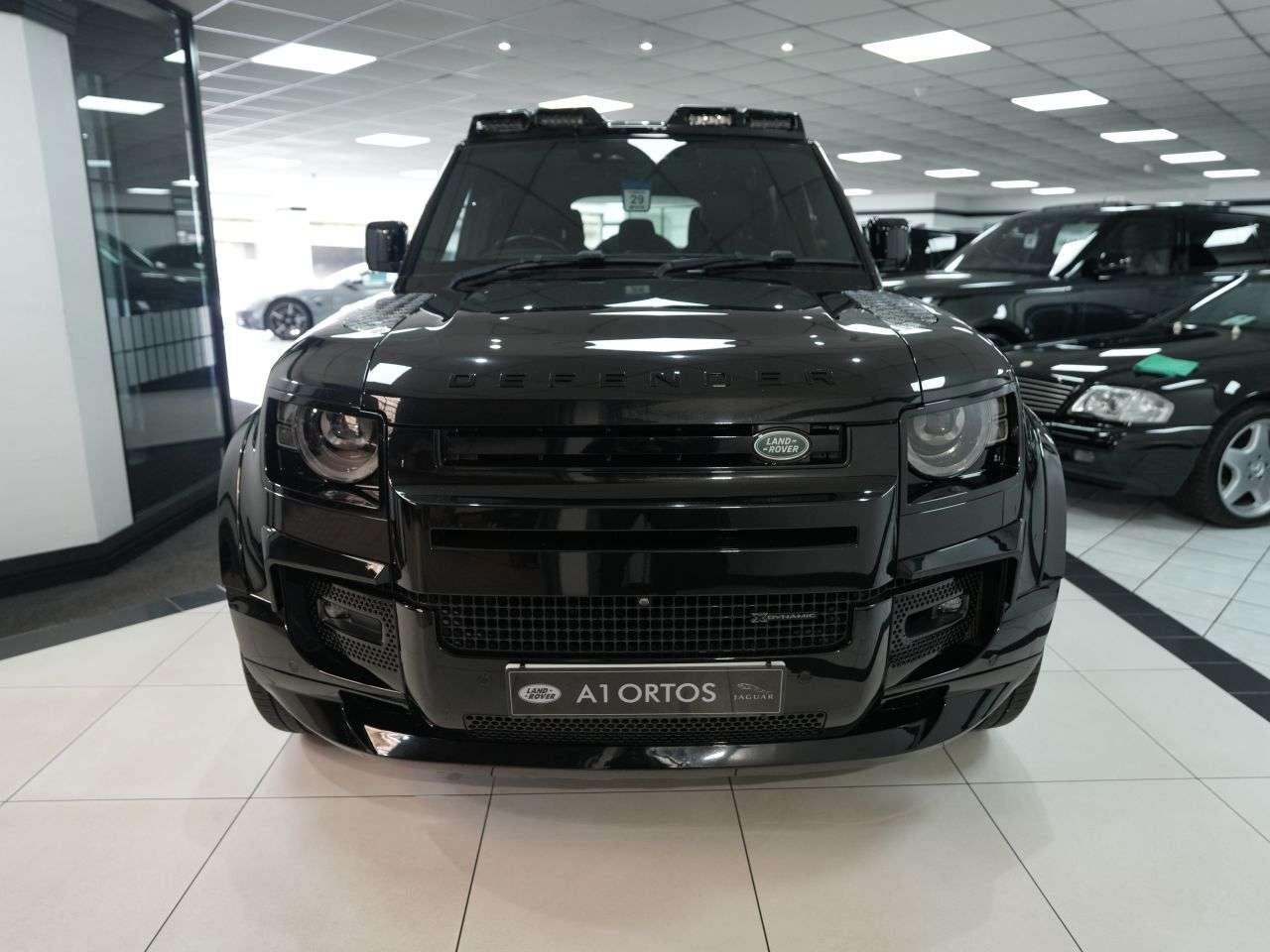 A 2021 LAND ROVER DEFENDER 3.0 D300 MHEV X-Dynamic SE SUV 5dr Diesel Auto 4WD Euro 6 (s/s) (300 ps) AB A 2021 LAND ROVER DEFENDER 3.0 D300 MHEV X-Dynamic SE SUV 5dr Diesel Auto 4WD Euro 6 (s/s) (300 ps) AB
