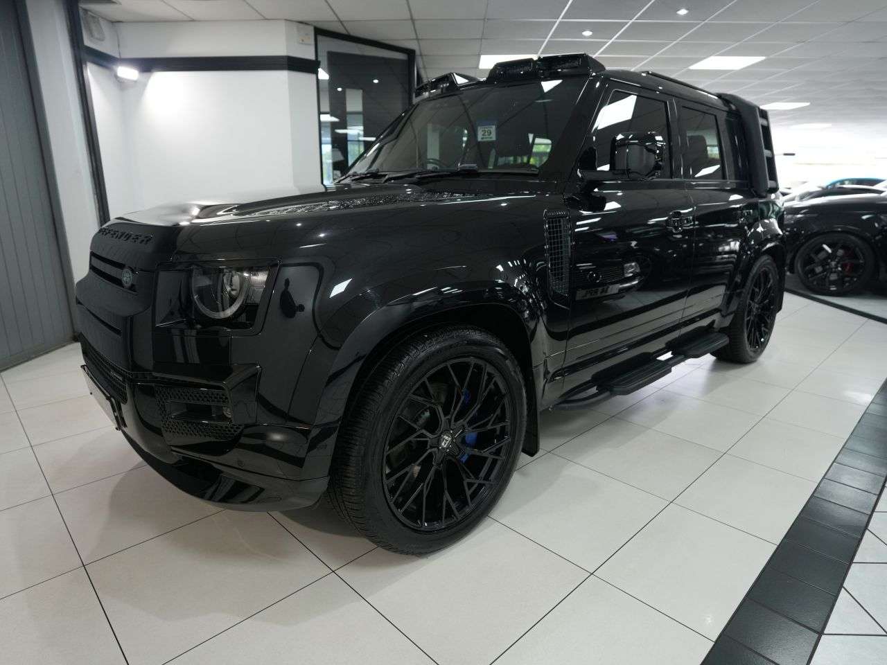 A 2021 LAND ROVER DEFENDER 3.0 D300 MHEV X-Dynamic SE SUV 5dr Diesel Auto 4WD Euro 6 (s/s) (300 ps) AB A 2021 LAND ROVER DEFENDER 3.0 D300 MHEV X-Dynamic SE SUV 5dr Diesel Auto 4WD Euro 6 (s/s) (300 ps) AB