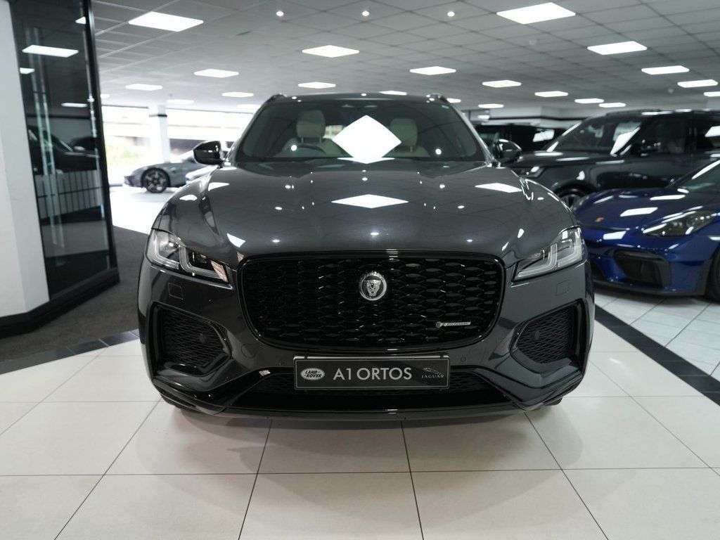 A 2022 JAGUAR F-PACE 2.0 D200 MHEV R-Dynamic Black SUV 5dr Diesel Auto AWD Euro 6 (s/s) (204 ps) A 2022 JAGUAR F-PACE 2.0 D200 MHEV R-Dynamic Black SUV 5dr Diesel Auto AWD Euro 6 (s/s) (204 ps)