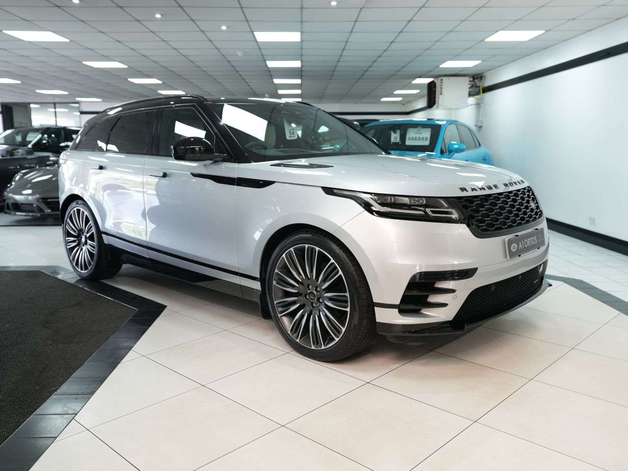 A 2022 LAND ROVER RANGE ROVER VELAR 3.0 D300 MHEV R-Dynamic HSE SUV 5dr Diesel Auto 4WD Euro 6 (s/s) (300 ps) 1 A 2022 LAND ROVER RANGE ROVER VELAR 3.0 D300 MHEV R-Dynamic HSE SUV 5dr Diesel Auto 4WD Euro 6 (s/s) (300 ps) 1