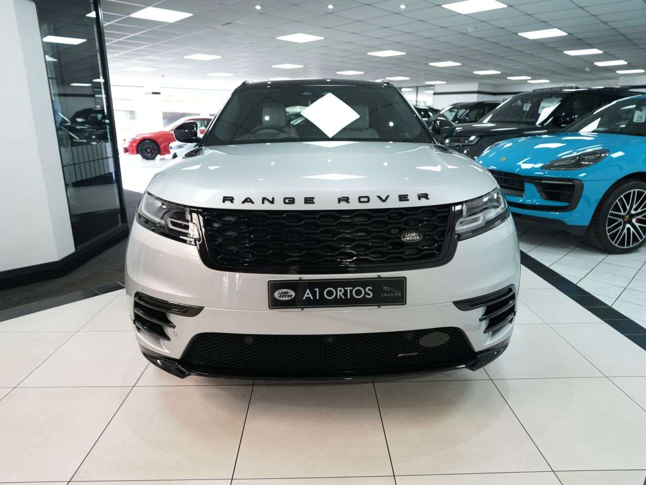 A 2022 LAND ROVER RANGE ROVER VELAR 3.0 D300 MHEV R-Dynamic HSE SUV 5dr Diesel Auto 4WD Euro 6 (s/s) (300 ps) 1 A 2022 LAND ROVER RANGE ROVER VELAR 3.0 D300 MHEV R-Dynamic HSE SUV 5dr Diesel Auto 4WD Euro 6 (s/s) (300 ps) 1