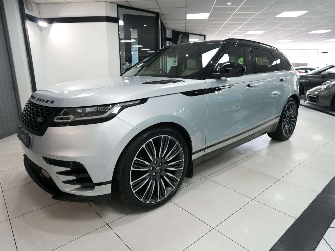 A 2022 LAND ROVER RANGE ROVER VELAR 3.0 D300 MHEV R-Dynamic HSE SUV 5dr Diesel Auto 4WD Euro 6 (s/s) (300 ps) 1 A 2022 LAND ROVER RANGE ROVER VELAR 3.0 D300 MHEV R-Dynamic HSE SUV 5dr Diesel Auto 4WD Euro 6 (s/s) (300 ps) 1