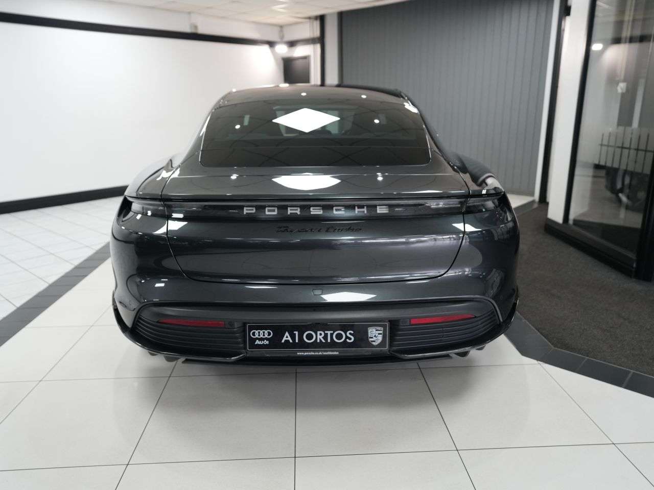 2021 PORSCHE TAYCAN 2021 PORSCHE TAYCAN