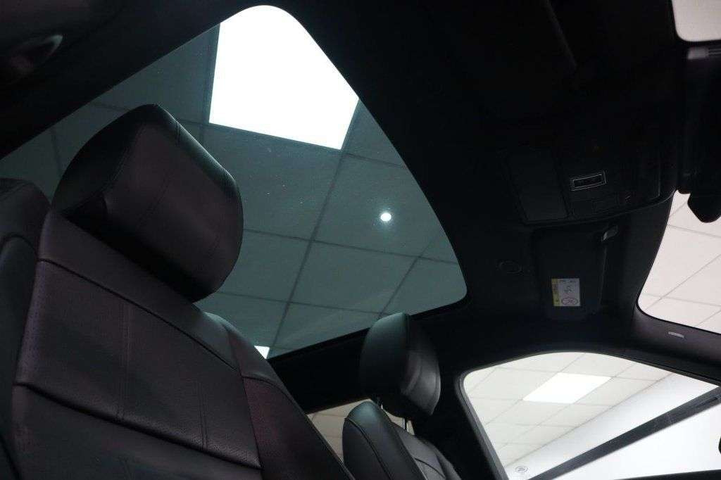 A 2022 LAND ROVER RANGE ROVER EVOQUE 2.0 D200 MHEV R-Dynamic HSE SUV 5dr Diesel Auto 4WD Euro 6 (s/s) (204 ps) 1 A 2022 LAND ROVER RANGE ROVER EVOQUE 2.0 D200 MHEV R-Dynamic HSE SUV 5dr Diesel Auto 4WD Euro 6 (s/s) (204 ps) 1