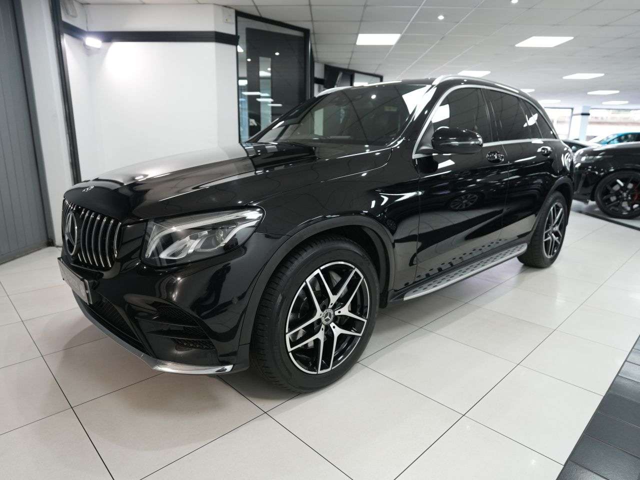 A 2018 MERCEDES-BENZ GLC 2.1 GLC220d AMG Line SUV 5dr Diesel G-Tronic 4MATIC Euro 6 (s/s) (170 ps) B A 2018 MERCEDES-BENZ GLC 2.1 GLC220d AMG Line SUV 5dr Diesel G-Tronic 4MATIC Euro 6 (s/s) (170 ps) B