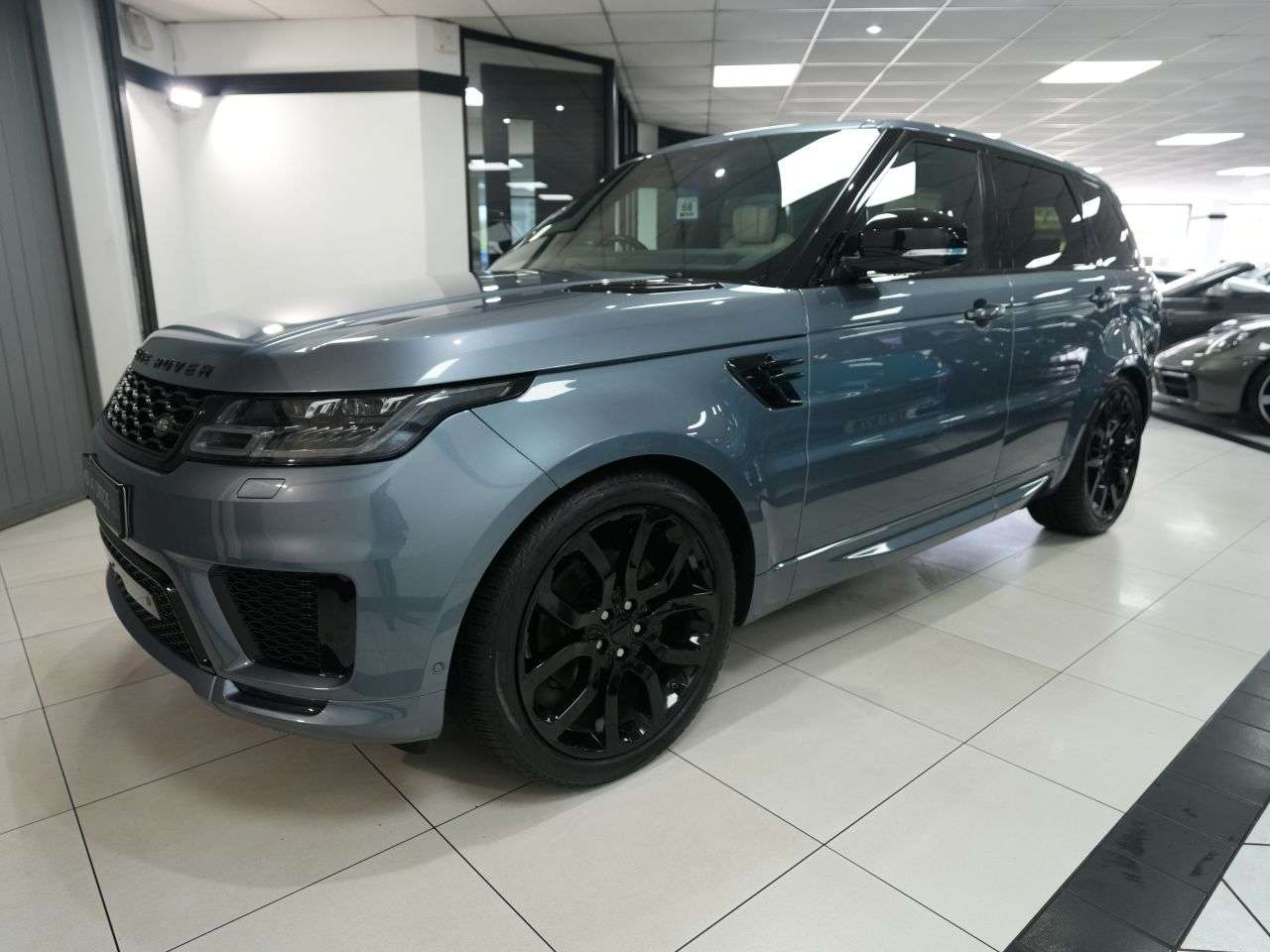 A 2020 LAND ROVER RANGE ROVER SPORT 3.0 SD V6 Autobiography Dynamic SUV 5dr Diesel Auto 4WD Euro 6 (s/s) (306 p A 2020 LAND ROVER RANGE ROVER SPORT 3.0 SD V6 Autobiography Dynamic SUV 5dr Diesel Auto 4WD Euro 6 (s/s) (306 p