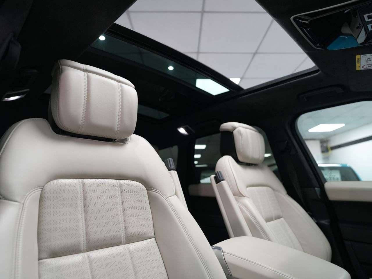 A 2020 LAND ROVER RANGE ROVER SPORT 3.0 SD V6 Autobiography Dynamic SUV 5dr Diesel Auto 4WD Euro 6 (s/s) (306 p A 2020 LAND ROVER RANGE ROVER SPORT 3.0 SD V6 Autobiography Dynamic SUV 5dr Diesel Auto 4WD Euro 6 (s/s) (306 p