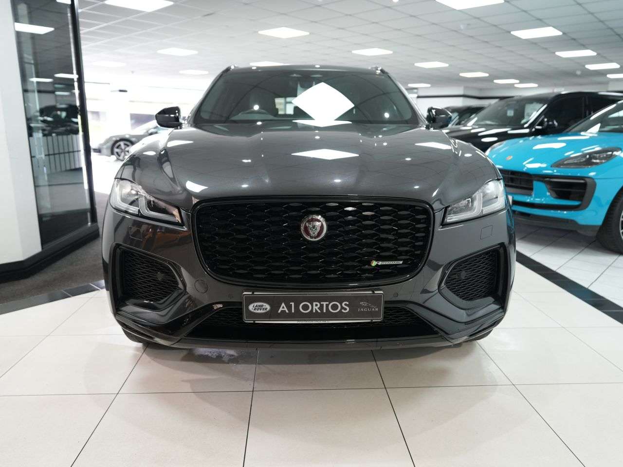 A 2022 JAGUAR F-PACE 2.0 D200 MHEV R-Dynamic Black SUV 5dr Diesel Auto AWD Euro 6 (s/s) (204 ps) A 2022 JAGUAR F-PACE 2.0 D200 MHEV R-Dynamic Black SUV 5dr Diesel Auto AWD Euro 6 (s/s) (204 ps)