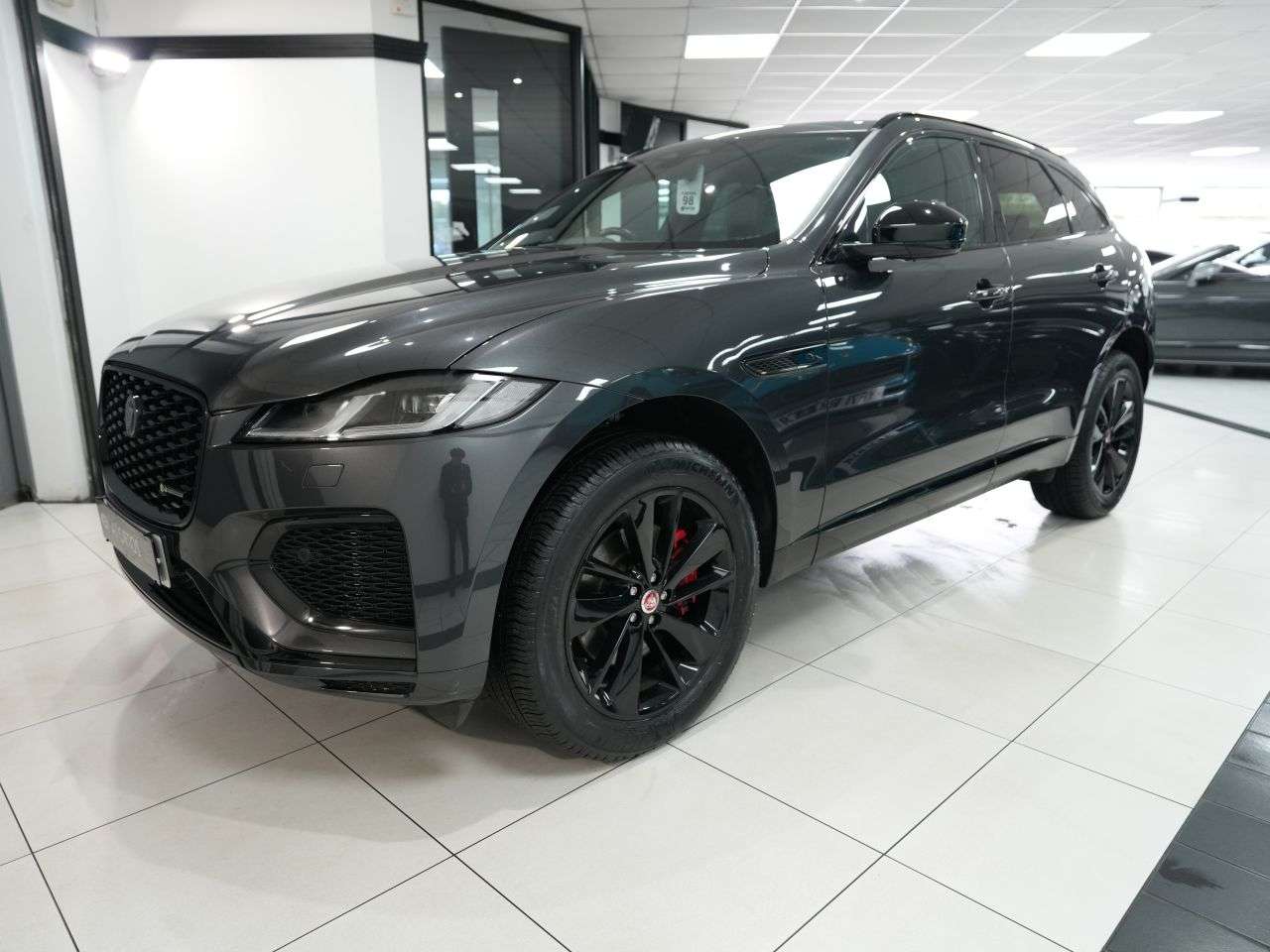 A 2022 JAGUAR F-PACE 2.0 D200 MHEV R-Dynamic Black SUV 5dr Diesel Auto AWD Euro 6 (s/s) (204 ps) A 2022 JAGUAR F-PACE 2.0 D200 MHEV R-Dynamic Black SUV 5dr Diesel Auto AWD Euro 6 (s/s) (204 ps)