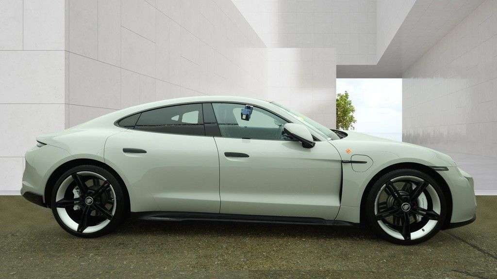 2022 PORSCHE TAYCAN 2022 PORSCHE TAYCAN