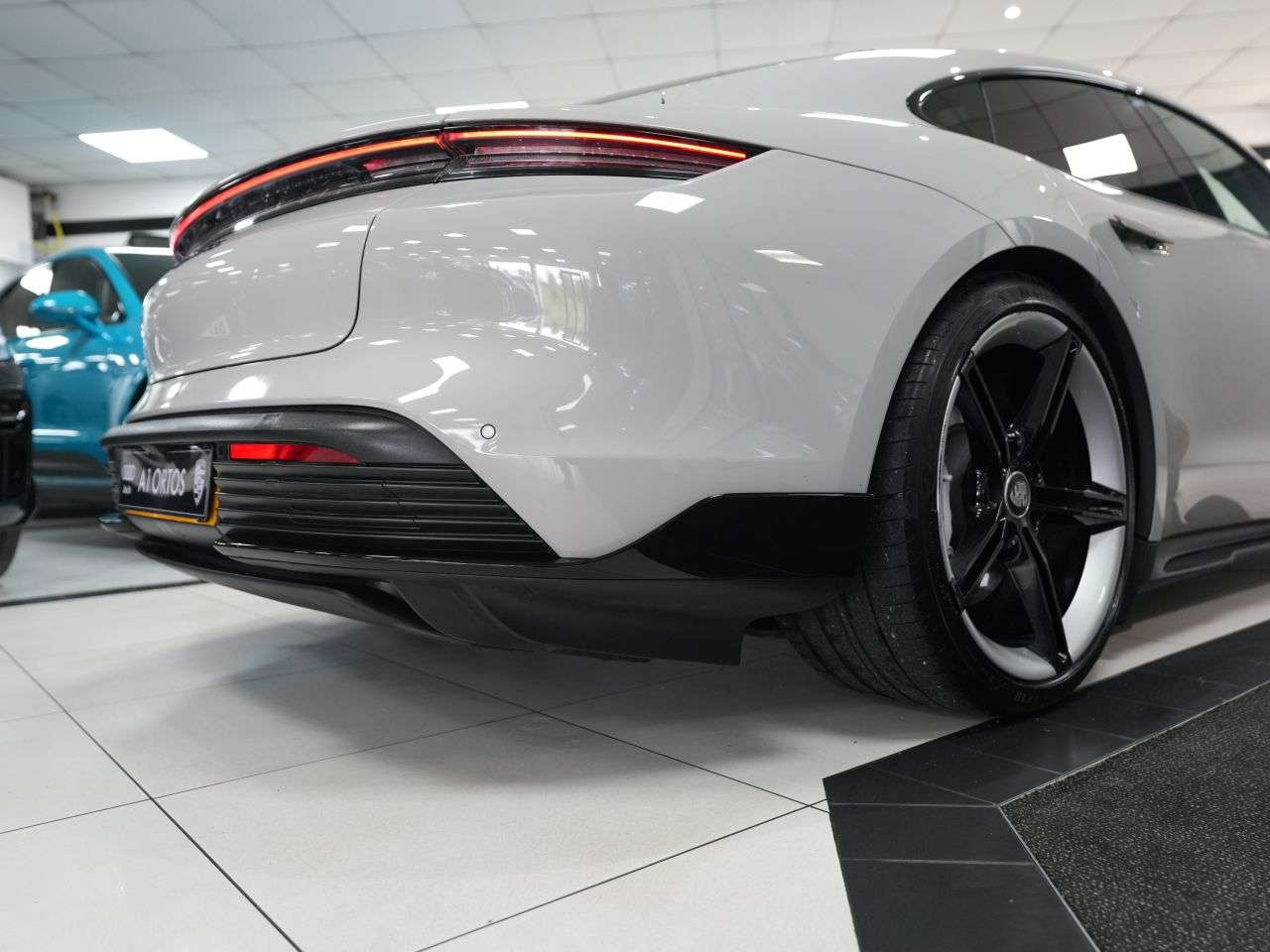 2022 PORSCHE TAYCAN 2022 PORSCHE TAYCAN