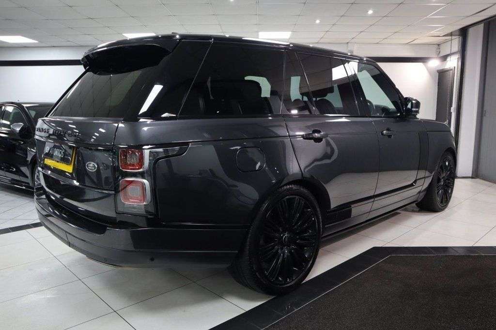 A 2024 LAND ROVER RANGE ROVER 3.0 SD V6 Vogue SUV 5dr Diesel Auto 4WD Euro 6 (s/s) (275 ps) AMAZING SPEC A 2024 LAND ROVER RANGE ROVER 3.0 SD V6 Vogue SUV 5dr Diesel Auto 4WD Euro 6 (s/s) (275 ps) AMAZING SPEC