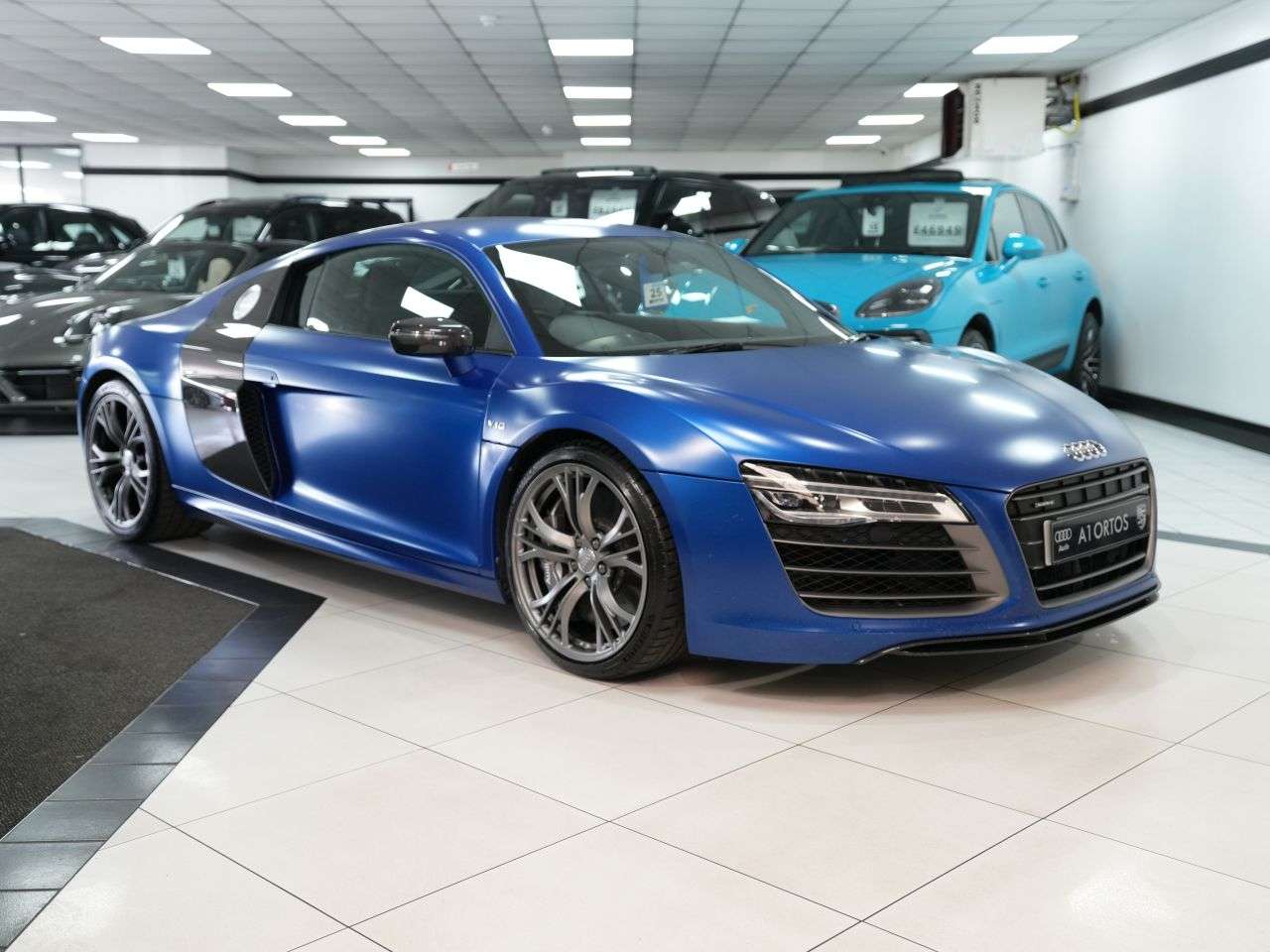 A 2013 AUDI R8 5.2 FSI V10 Plus Coupe 2dr Petrol S Tronic quattro Euro 5 (550 ps) BEAUTIFU A 2013 AUDI R8 5.2 FSI V10 Plus Coupe 2dr Petrol S Tronic quattro Euro 5 (550 ps) BEAUTIFU