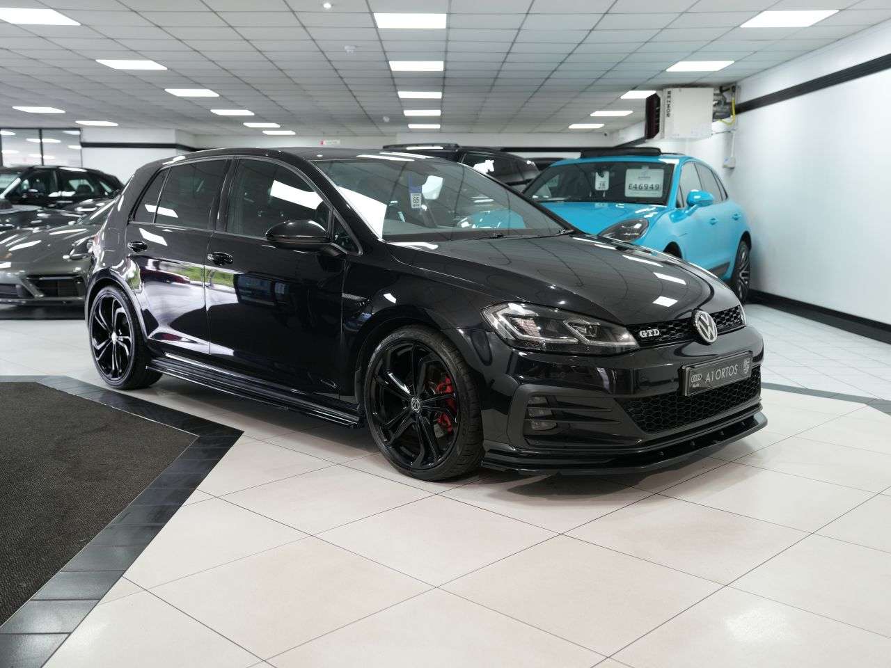 A 2017 VOLKSWAGEN GOLF 2.0 TDI BlueMotion Tech GTD Hatchback 5dr Diesel DSG Euro 6 (s/s) (184 ps) A 2017 VOLKSWAGEN GOLF 2.0 TDI BlueMotion Tech GTD Hatchback 5dr Diesel DSG Euro 6 (s/s) (184 ps)
