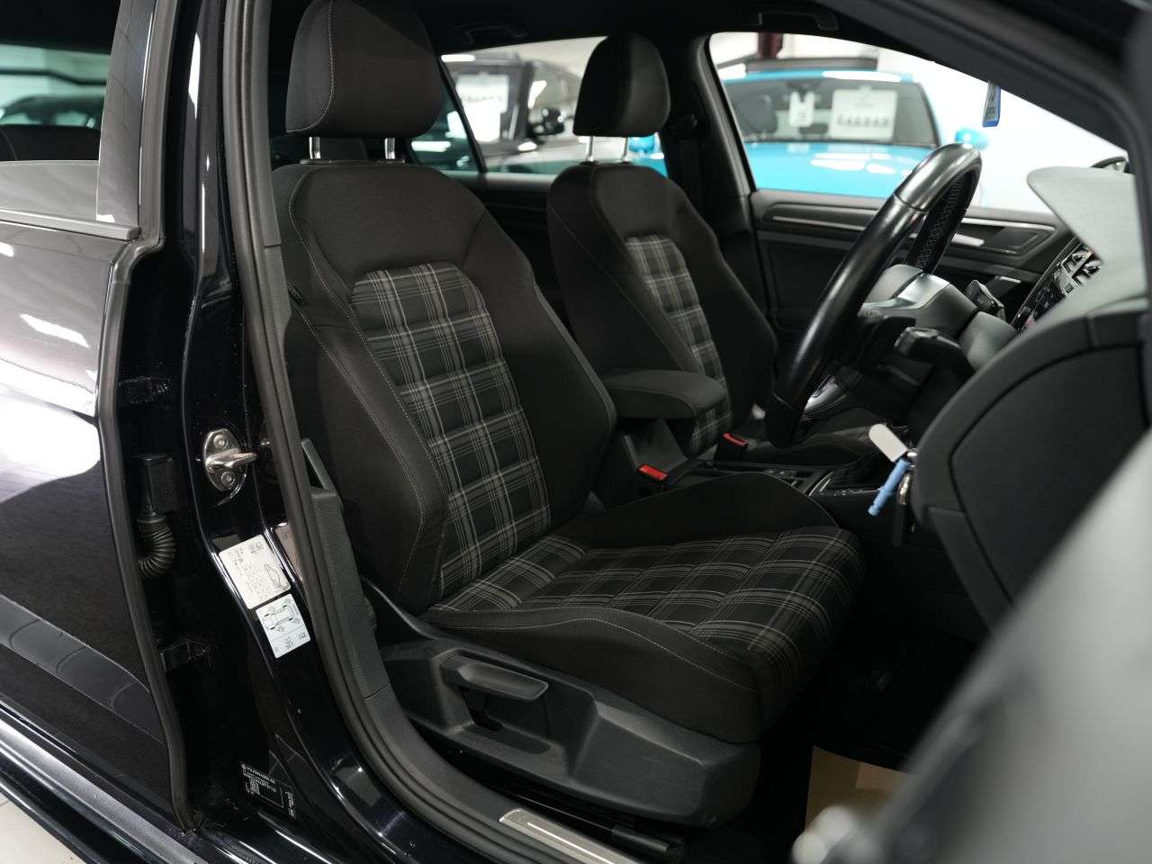 2017 VOLKSWAGEN GOLF 2017 VOLKSWAGEN GOLF