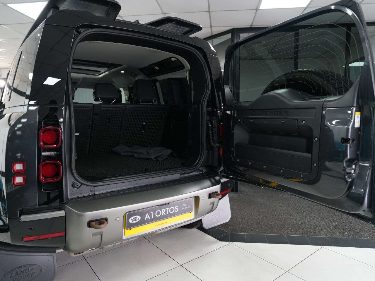 2023 LAND ROVER DEFENDER 2023 LAND ROVER DEFENDER