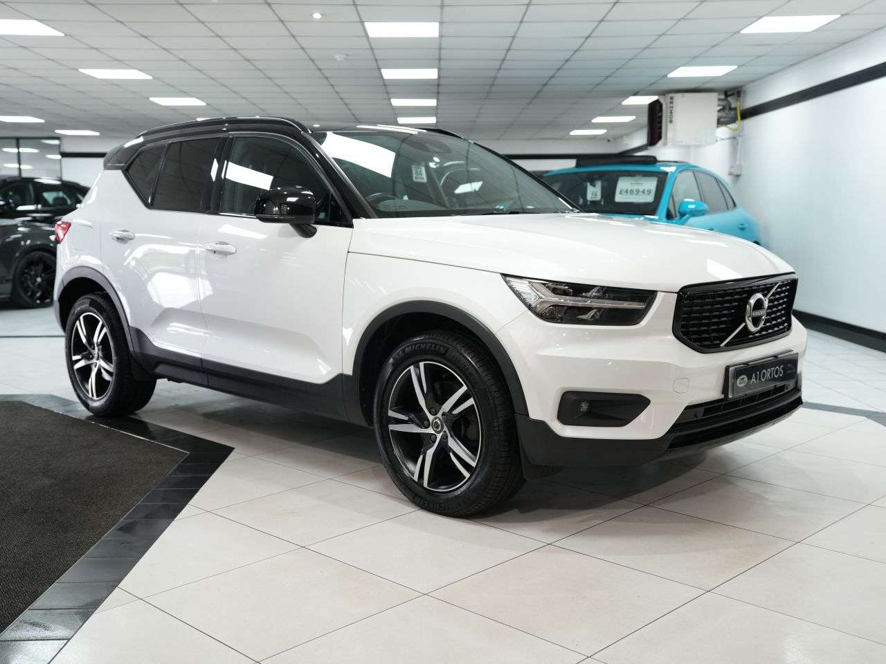 A 2020 VOLVO XC40 2.0 B4 MHEV R-Design SUV 5dr Petrol Hybrid Auto Euro 6 (s/s) (197 ps) STUNN A 2020 VOLVO XC40 2.0 B4 MHEV R-Design SUV 5dr Petrol Hybrid Auto Euro 6 (s/s) (197 ps) STUNN