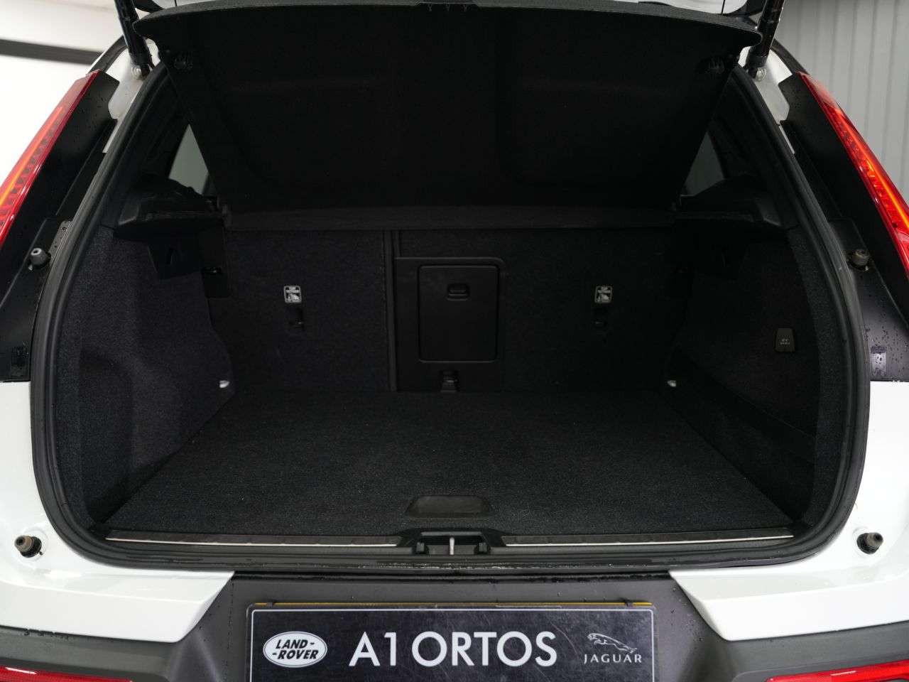 2020 VOLVO XC40 2020 VOLVO XC40