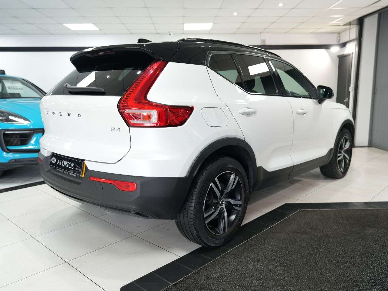 2020 VOLVO XC40 2020 VOLVO XC40