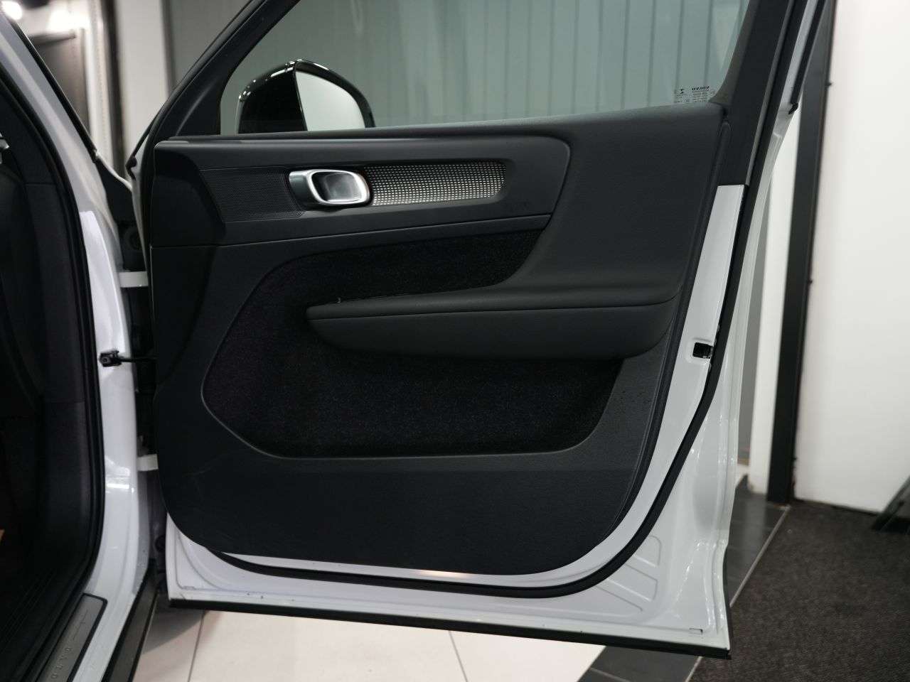 2020 VOLVO XC40 2020 VOLVO XC40
