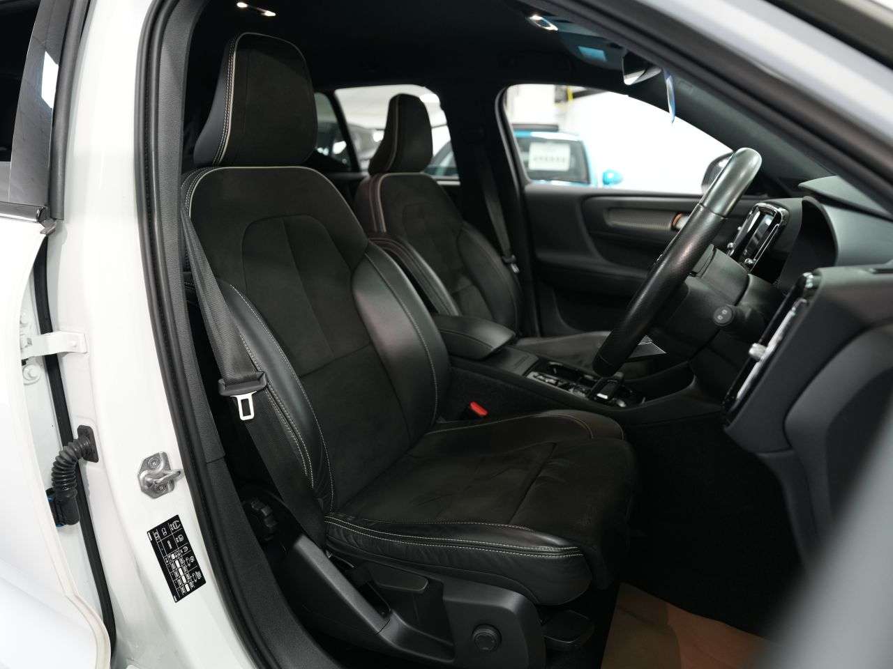 2020 VOLVO XC40 2020 VOLVO XC40