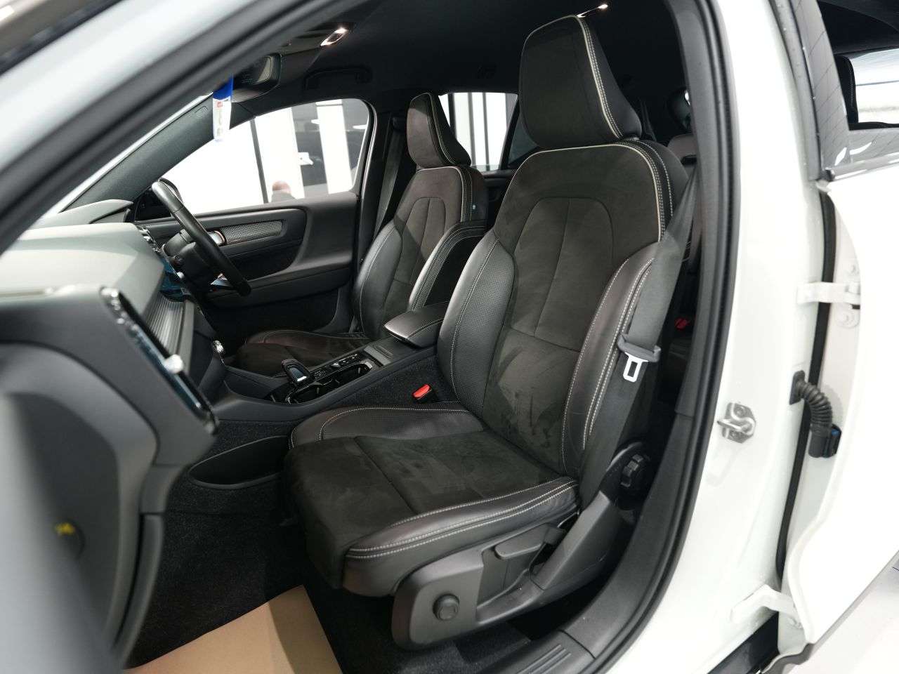 2020 VOLVO XC40 2020 VOLVO XC40