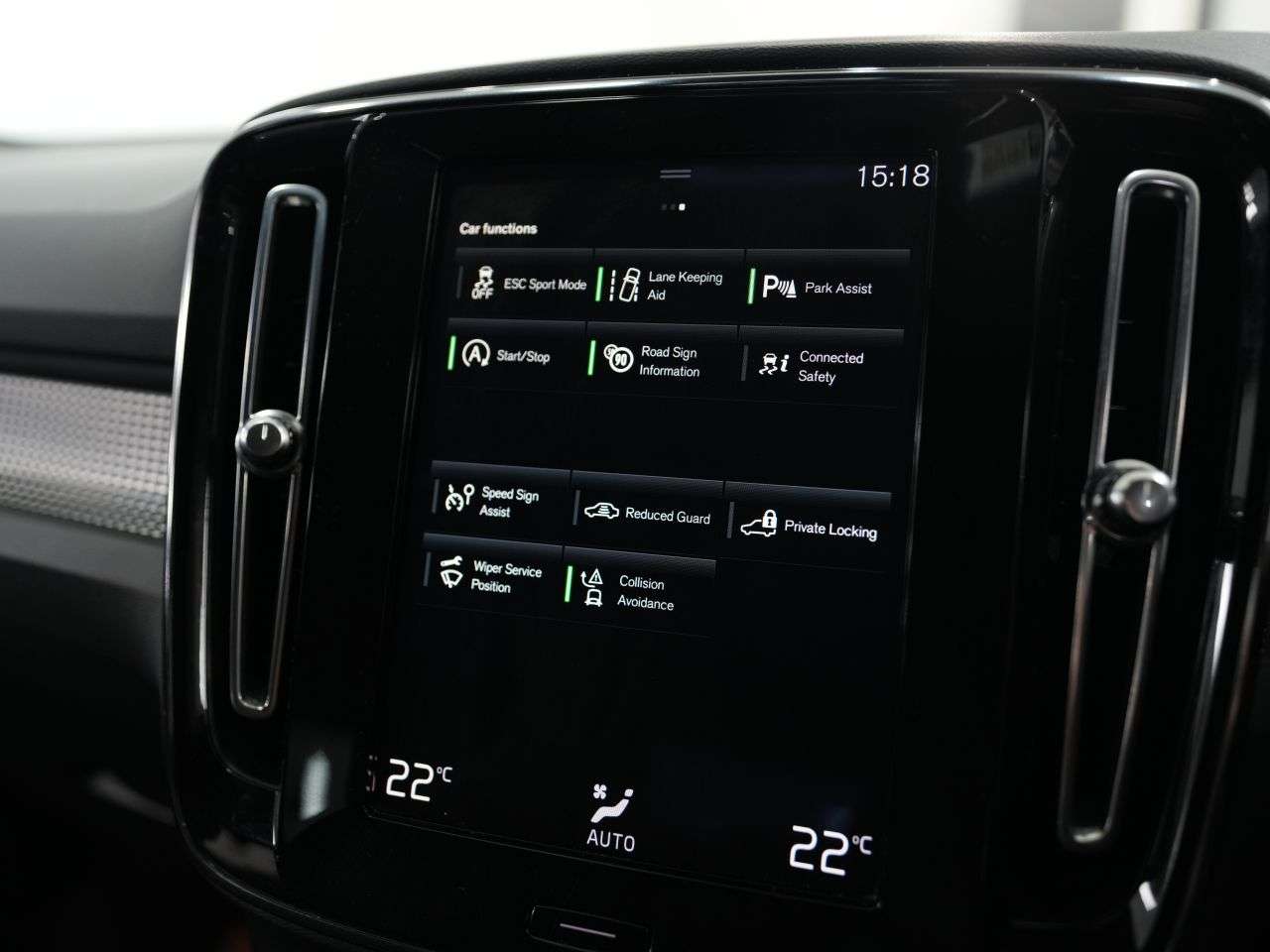 2020 VOLVO XC40 2020 VOLVO XC40