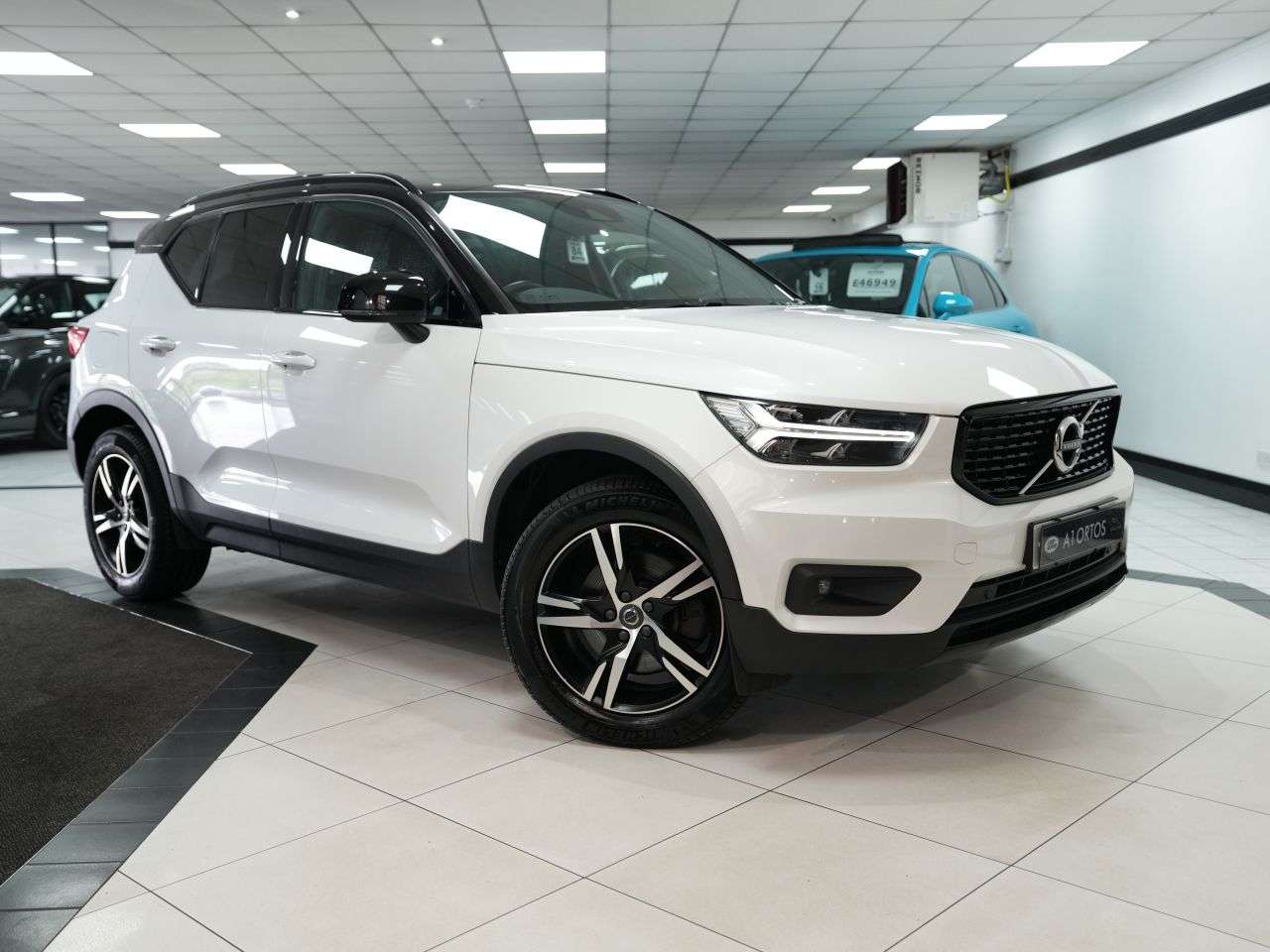 2020 VOLVO XC40 2020 VOLVO XC40