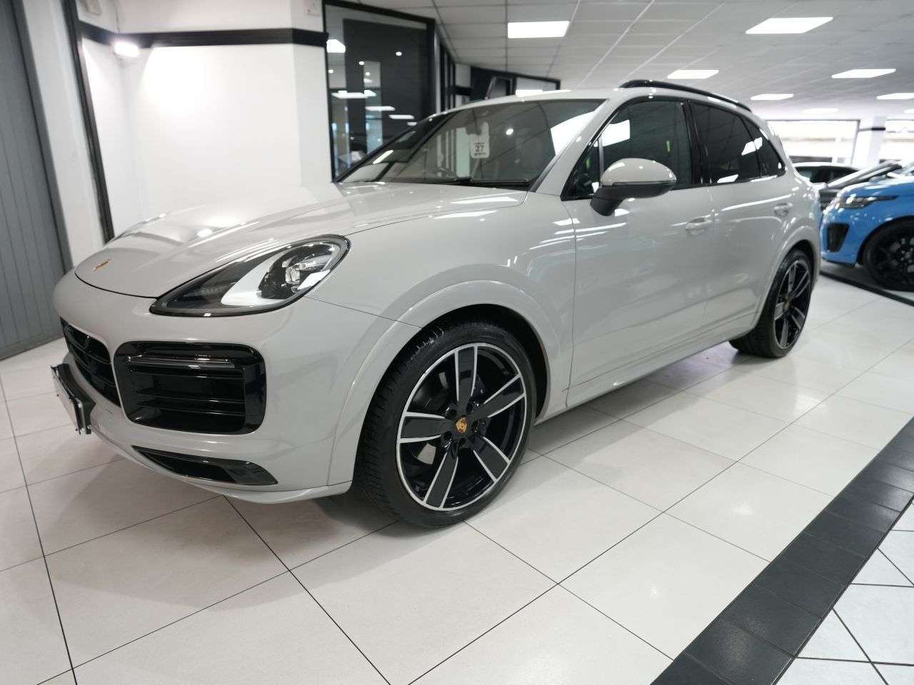 A 2023 PORSCHE CAYENNE 3.0T V6 Platinum Edition SUV 5dr Petrol TiptronicS 4WD Euro 6 (s/s) (340 ps A 2023 PORSCHE CAYENNE 3.0T V6 Platinum Edition SUV 5dr Petrol TiptronicS 4WD Euro 6 (s/s) (340 ps